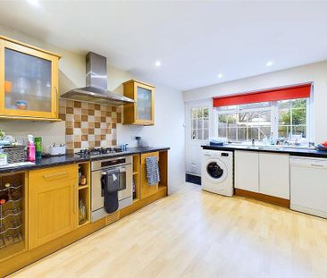 4 bedroom terraced house to rent - Photo 5