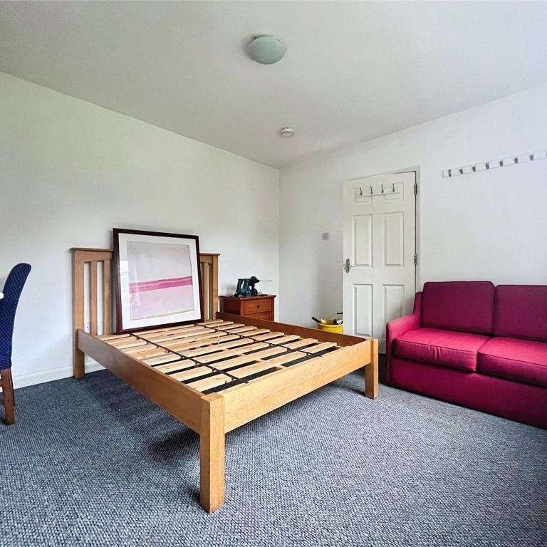 1 bedroom in a house share to rent - Photo 1