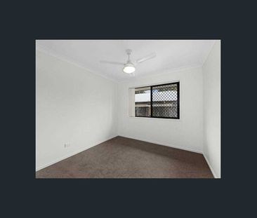 Three Living Areas - Photo 2