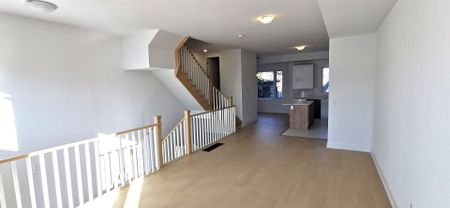 For Lease - 9 Carl Hill Lane, Richmond Hill, Ontario - Photo 2