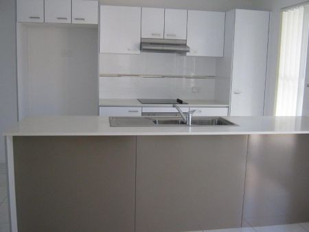 PET FRIENDLY! NEAR NORTH LAKES! - Photo 3