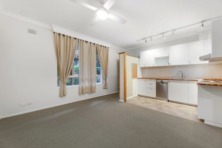 Cozy One Bedroom Unit in Heart of Hornsby - Photo 2