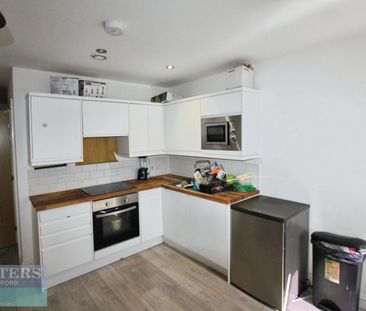 1 bedroom Flat To Let - Photo 3