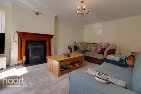 5 bedroom detached house to rent - Photo 3