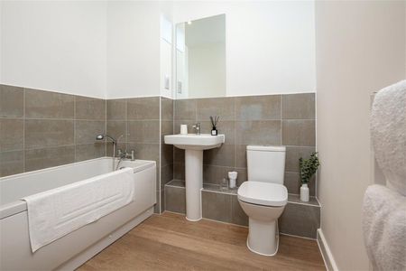 Walton Court, Station Avenue, Walton-On-Thames, KT12 - Photo 4