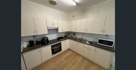 Rooms for Rent in Spacious 5-Bedroom House in Birmingham Gardens! - Photo 5