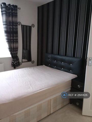 1 bedroom in a house share to rent - Photo 2