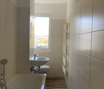 Wohnen im Grünen! 2-Raum-Wohnung mit Badewanne und Balkon in Zwötzen - Photo 2