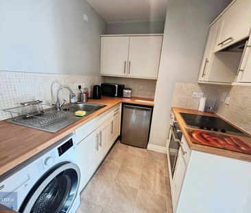 2 bedroom Flat To Let - Photo 6