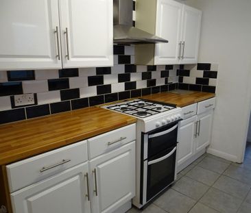 4 bedroom terraced house to rent - Photo 3