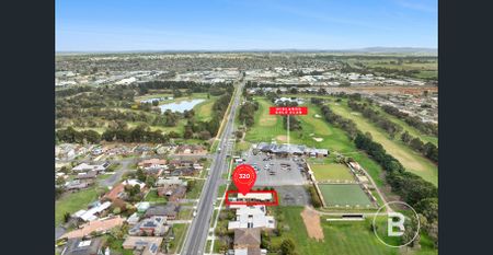 CHARMING FAMILY HOME WITH GOLF COURSE VIEWS AND LUSH GARDENS - Photo 4