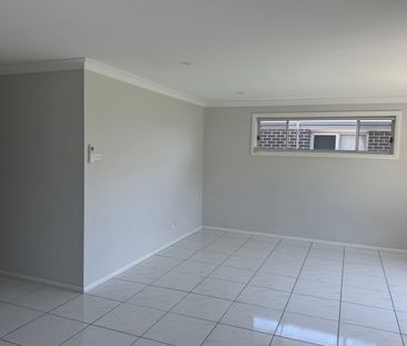 91 Awabakal Dr, Fletcher - Photo 2