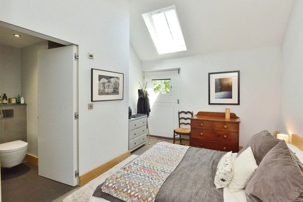 Vicarage Road - Photo 1