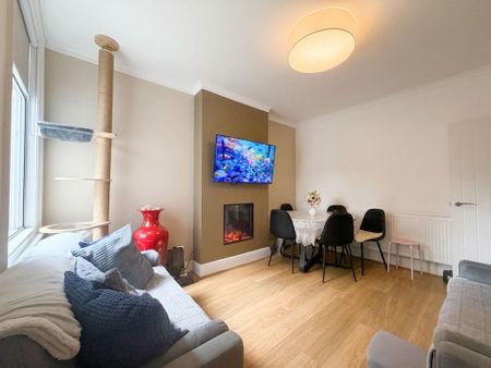 3 bedroom semi-detached house to rent - Photo 2