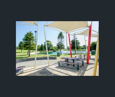 Low Maintenance 2 Bedroom, 2 Bathroom Apartment! - Photo 3