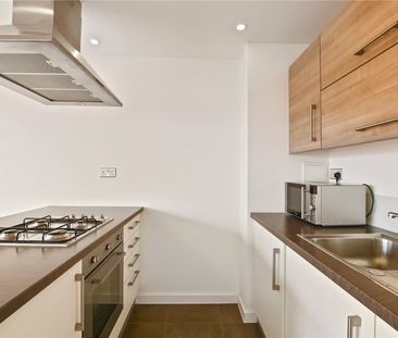 Chaplin Court, E3 - Photo 5
