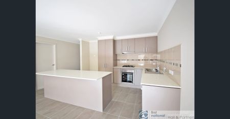 This beautiful 3 bedroom family home is situated minutes away from all amenities! - Photo 4