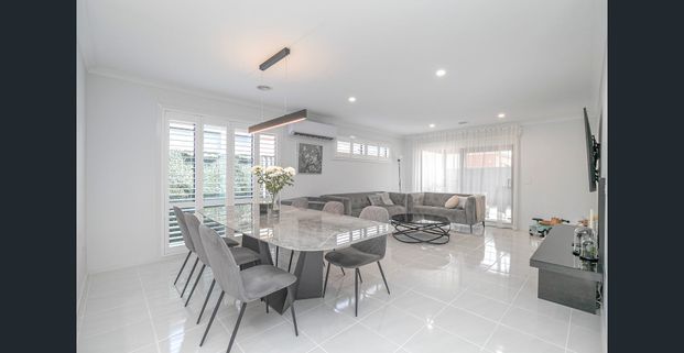 Spacious Family Home! - Photo 1