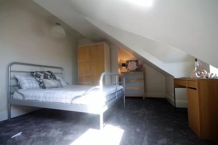 1 bedroom in a house share to rent - Photo 3