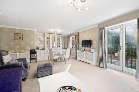 Riverside Gardens, Finchley, N3 - Photo 3