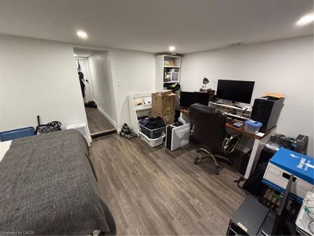 For Lease - 96 London Street, Hamilton, Ontario - Photo 5