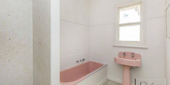 Comfortable Cream Brick Home - Convenient Location - Photo 3