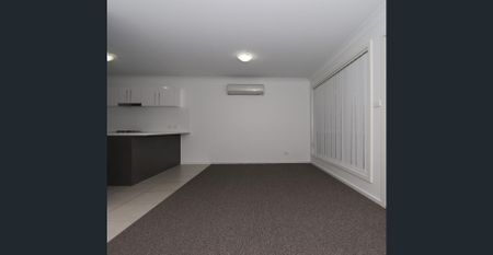 MODERN TOWNHOUSE PERFECT FOR UNI STUDENTS - Photo 4