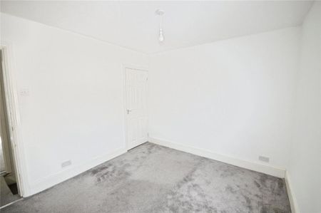 2 bedroom end of terrace house to rent - Photo 3