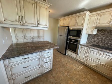 Gorgeous Sherwood Park Home with Finished Basement - Photo 2