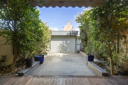 Spacious, bright and well positioned! - Photo 5