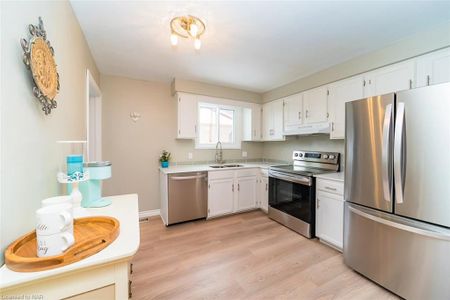 236 St Augustine Dr, St. Catharines - 3 Bedroom Main Unit - Photo 5