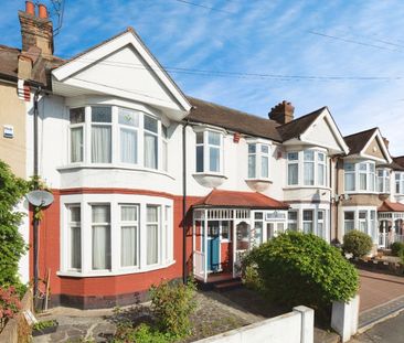 2 Bed Flat, Ilford, IG1 - Photo 2