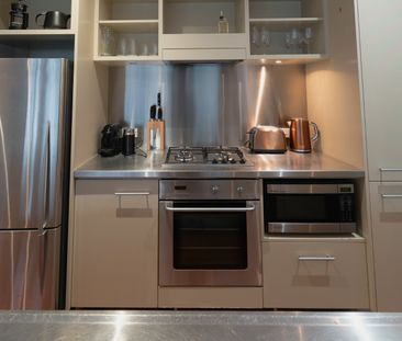 Stunning Fully Furnished Apartment in Viaduct Point - Photo 3