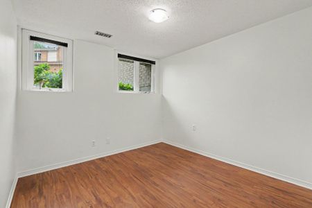 For Lease - 1663 Locksley Lane, Beacon Hill North - South and Area, Ontario - Photo 2