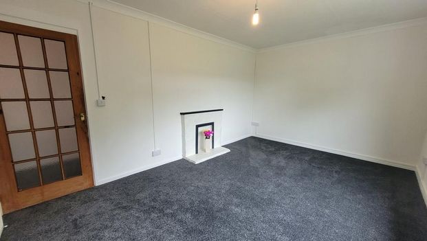 4 bedroom semi-detached house to rent - Photo 1