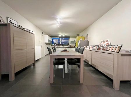 Ruim appartement met 2 slaapkamers en gezellig terras - Foto 3