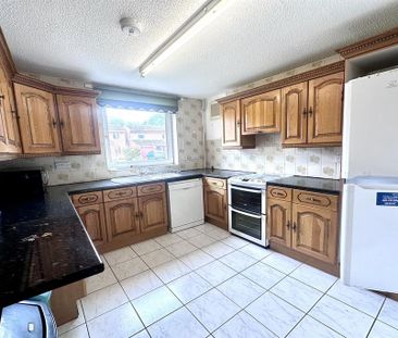 4 bedroom detached house to rent - Photo 6