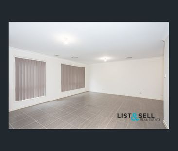 Large Family Home with Ducted Air Conditioning - Photo 1