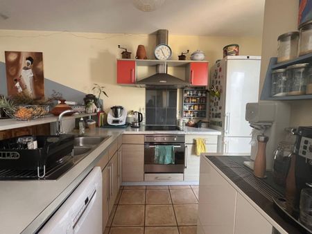 Location Appartement 4 pièces Meublé 86m² ST PIERRE 97410 - Photo 5