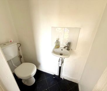 1 bedroom in a house share to rent - Photo 6