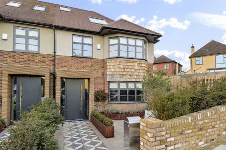 4 bedroom end of terrace house to rent - Photo 4