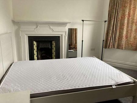 Bedroom Detached House In Winton, BH9 - Photo 2