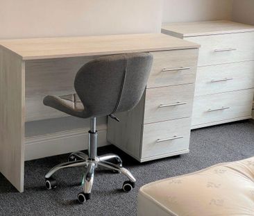 1 bedroom in a house share to rent - Photo 4