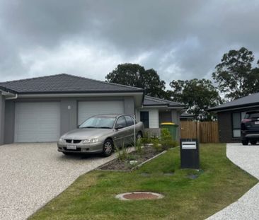 Modern Family Living in the Heart of Pimpama! - Photo 1