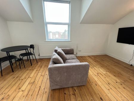 References Pending - 2 bed Apartment - Photo 2