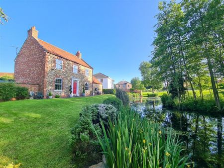 4 bedroom detached house to rent - Photo 2