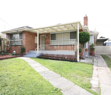 5 BEDROOM FAMILY HOME - Photo 5