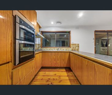7 Satterley Close, Endeavour Hills, Vic 3802 - Photo 3
