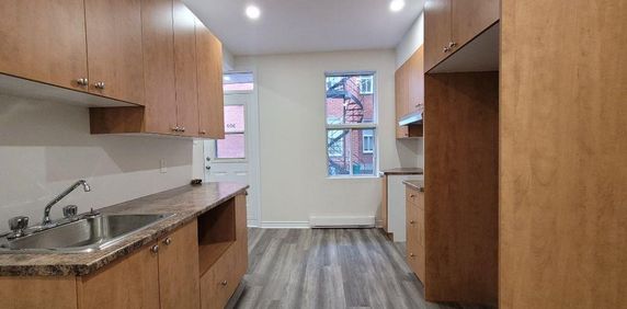 600p2 Studio 3.5 À NEUF bien éclairé-Grande Cuisine - Photo 2