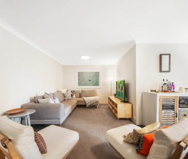 Over-sized - Semi Furnished -North-Facing Apartment With Urban Conv... - Photo 5